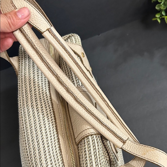Eric Javits Tan and Cream Shoulder Bag - Picture 13 of 17
